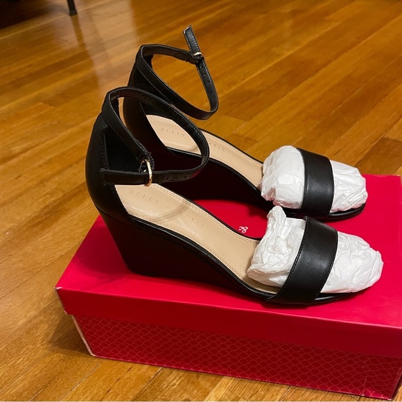 Kelly & Katie Black Wedge Sandals - Picture 1 of 4